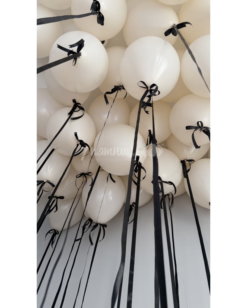 Кремовые шары на атласных лентах с бантиками 30 шт