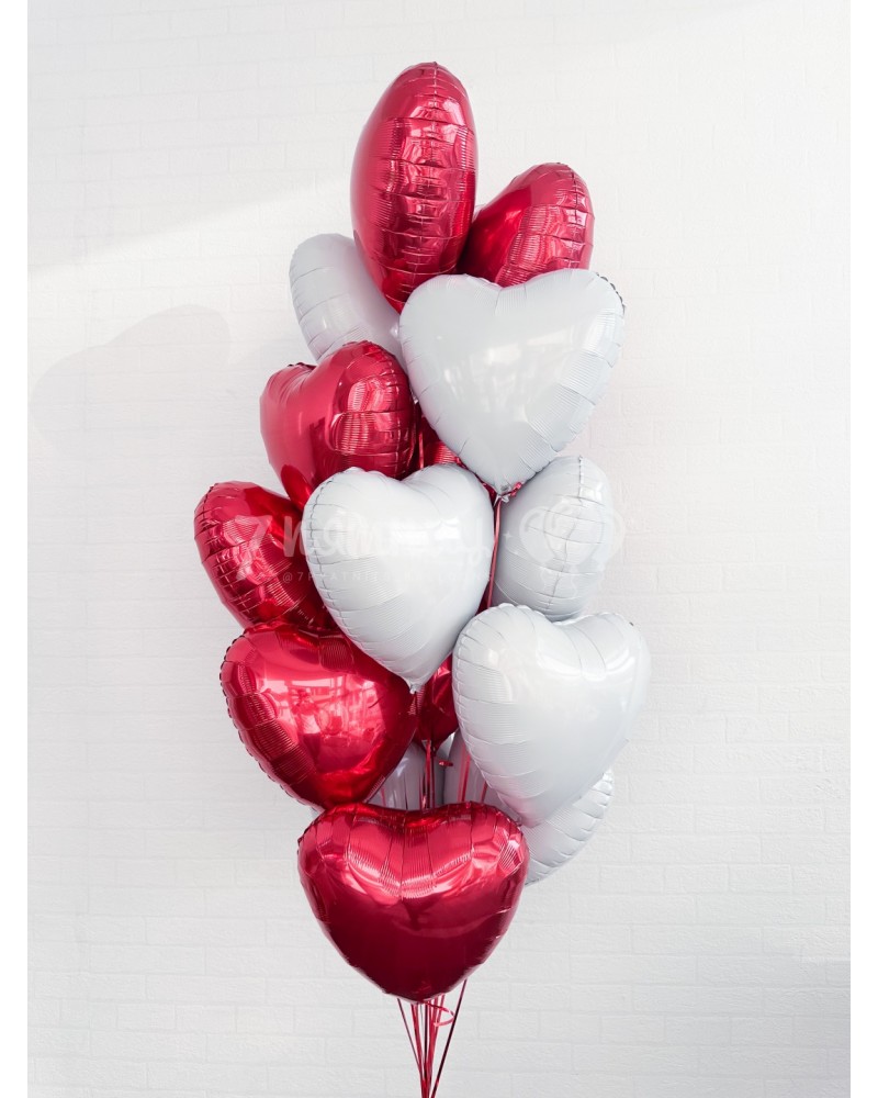 Фольгированные сердца в фонтане (15 шт)