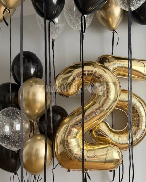 Золотые и черные шары с цифрами