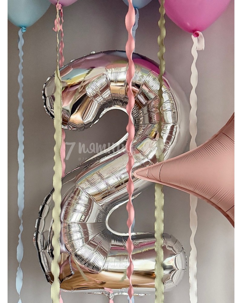 Набор шаров на волнистых лентах с цифрой и фигуркой