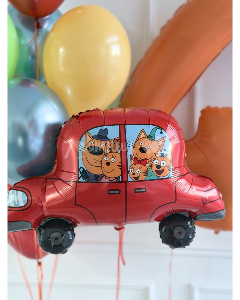 Яркий набор шаров с машинкой Три кота